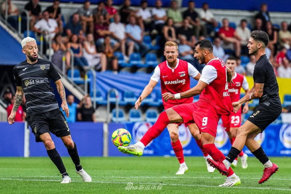 向米兰展示 向米兰展示