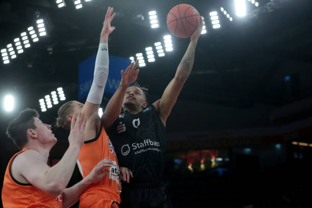 表现出了令 表现出了令